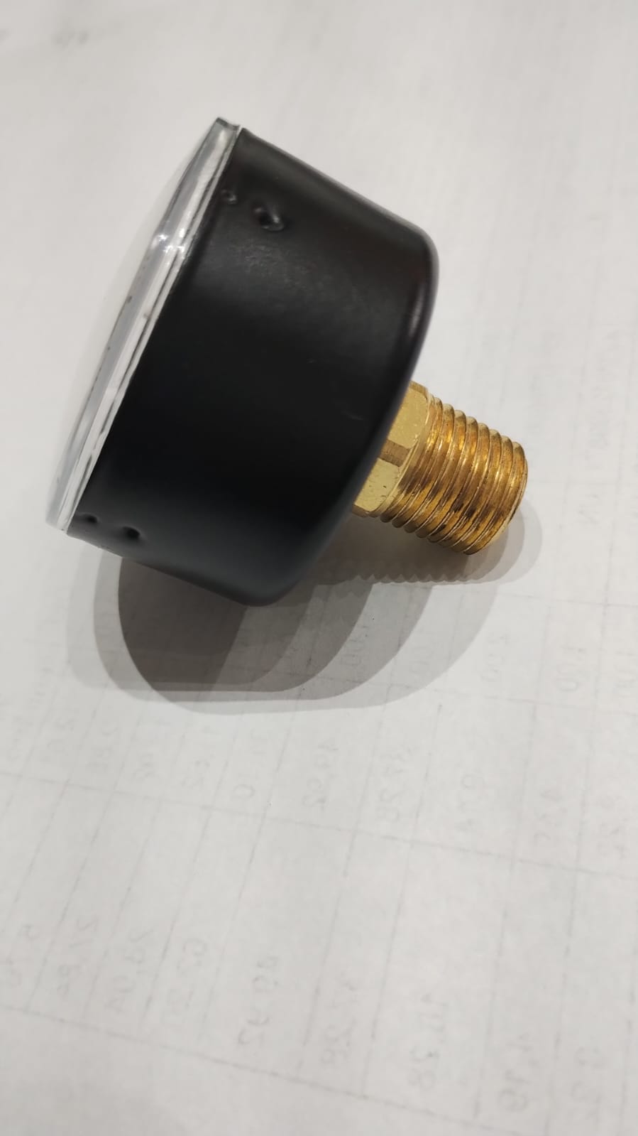 MANOMETRO ROSCA 1/4 NPT ESCALA 0/15 KGF CL. B CAIXA PRETA INTERNOS LATAO (FAMABRAS) - Imagem 2